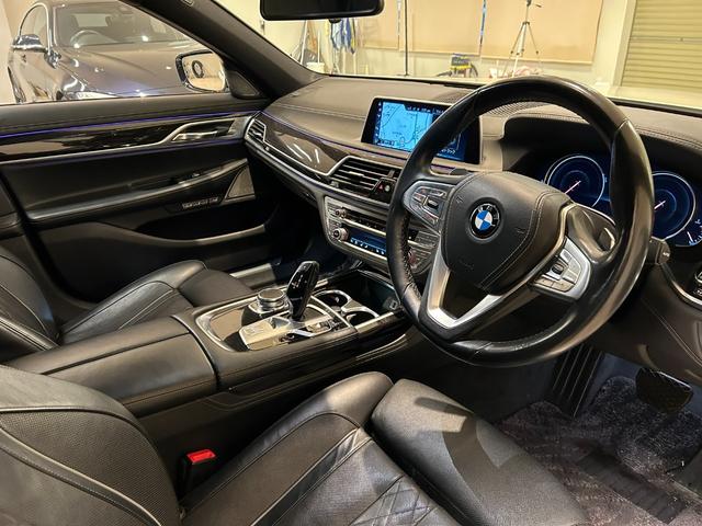 ７４０ｉ　Ｍスポーツ　サンル－フ　黒革シ－ト　Ｈａｒｍａｎ／Ｋａｒｄｏｎ　ＨＵＤ／ヘッドアップディスプレイ　ベンチレ－ションシ－ト　２０インチＡＷ　ＡＣＣ　３６０°カメラ　電動リアゲ－ト　純正ナビ　フルセグ(29枚目)