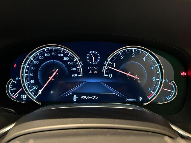 ７４０ｉ　Ｍスポーツ　サンル－フ　黒革シ－ト　Ｈａｒｍａｎ／Ｋａｒｄｏｎ　ＨＵＤ／ヘッドアップディスプレイ　ベンチレ－ションシ－ト　２０インチＡＷ　ＡＣＣ　３６０°カメラ　電動リアゲ－ト　純正ナビ　フルセグ(39枚目)