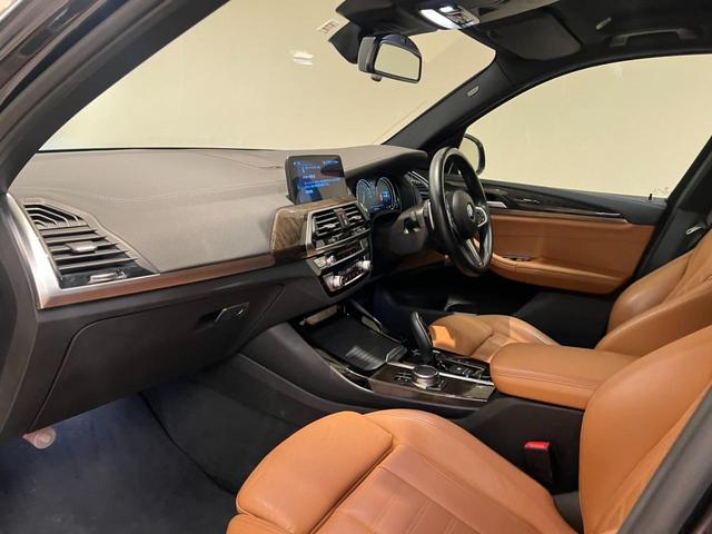 Ｘ３ ｘＤｒｉｖｅ　２０ｄ　Ｍスポーツ　アクティブクルーズコントロール　ブラウンレザーシート　純正ナビ　フルセグＴＶ　トップビュー＋サイドビューカメラ　オートマチックテールゲート　ＬＥＤヘッドライト　パドルシフト　ＢＳＭ　ＬＫＡ　１９ＡＷ（40枚目）