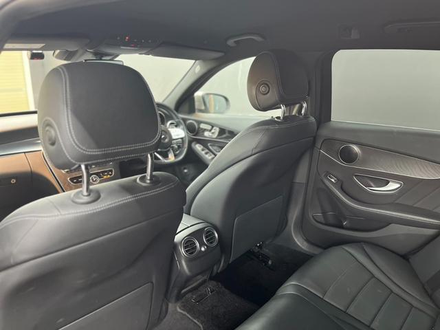 Ｃクラスステーションワゴン Ｃ２００ステーションワゴンアバンギャルドＡＭＧライン　ワンオーナー　アダプティブクルーズコントロール　黒レザーシート　アンビエントライト　シートヒーター　パワーバックドア　レザーシート　純正ナビ　フルセグＴＶ　ドラレコ　純正ＡＷ１８（17枚目）