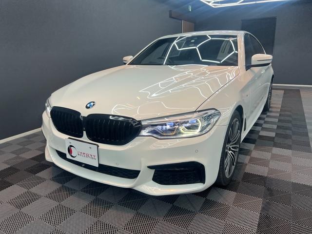 ５シリーズ ５３０ｉ　Ｍスポーツ　アクティブクルーズ　黒レザーシート　純正ナビ　フルセグＴＶ　トップビュー＋サイドビューカメラ　ヘッドアップディスプレイ　オートマチックトランク　ＥＴＣ　シートヒーター　ＬＥＤヘッドライト（6枚目）
