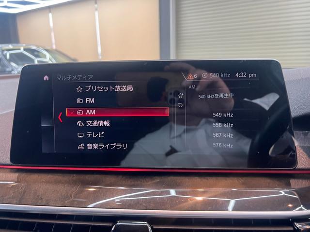 ５シリーズ ５３０ｉ　Ｍスポーツ　アクティブクルーズ　黒レザーシート　純正ナビ　フルセグＴＶ　トップビュー＋サイドビューカメラ　ヘッドアップディスプレイ　オートマチックトランク　ＥＴＣ　シートヒーター　ＬＥＤヘッドライト（18枚目）
