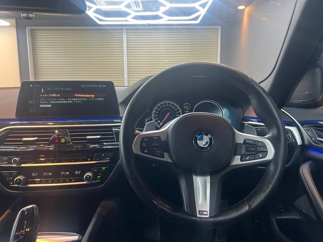 ５シリーズ ５３０ｉ　エディション　ミッション：インポッシブル　アクティブクルーズ　黒レザーシート　純正ナビ　フルセグＴＶ　トップビュー＋サイドビューカメラ　ヘッドアップディスプレイ　ｈａｒｍａｎ／ｋａｒｄｏｎ　ドラレコ　シートヒーター　パワートランク　ＬＥＤ（6枚目）