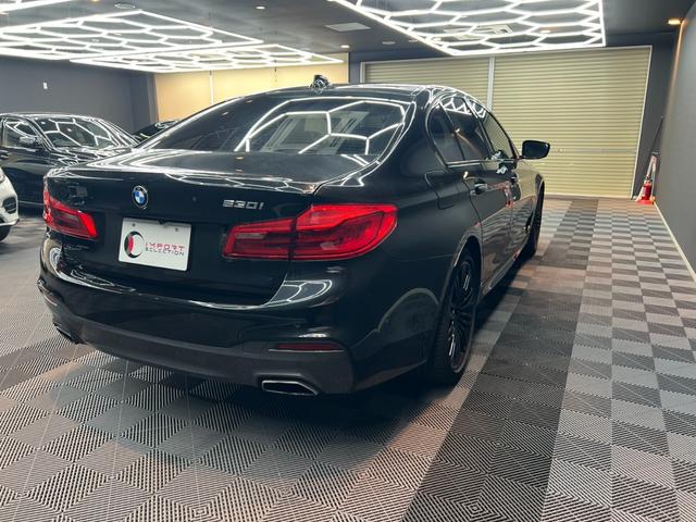 ５シリーズ ５３０ｉ　エディション　ミッション：インポッシブル　アクティブクルーズ　黒レザーシート　純正ナビ　フルセグＴＶ　トップビュー＋サイドビューカメラ　ヘッドアップディスプレイ　ｈａｒｍａｎ／ｋａｒｄｏｎ　ドラレコ　シートヒーター　パワートランク　ＬＥＤ（12枚目）