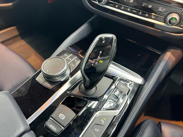 ５シリーズ ５３０ｉ　エディション　ミッション：インポッシブル　アクティブクルーズ　黒レザーシート　純正ナビ　フルセグＴＶ　トップビュー＋サイドビューカメラ　ヘッドアップディスプレイ　ｈａｒｍａｎ／ｋａｒｄｏｎ　ドラレコ　シートヒーター　パワートランク　ＬＥＤ（22枚目）