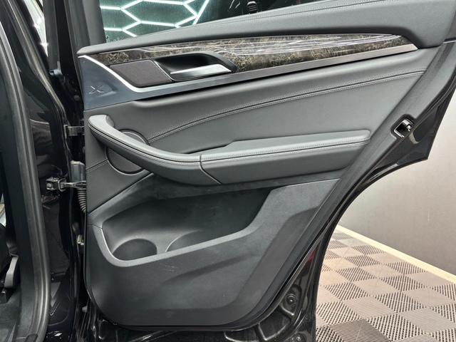 Ｘ３ Ｍ４０ｄ　パノラマガラスサンルーフ　黒レザーシート　アクティブクルーズコントロール　３６０°カメラ　純正ナビ　ドラレコ　オートマチックテールゲート　パワーシート　フルセグＴＶ　アンビエントライト（27枚目）