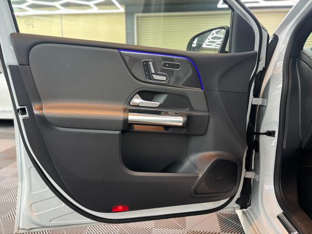 Ｂクラス Ｂ２００ｄ　ＡＭＧレザーエクスクルーシブパッケージ　）パノラミックスライディングルーフ　レザー　ナビパッケージ　レーダーセーフティパッケージ　アドバンスドパッケージ　ＨＵＤ　ドラレコ　純正ナビ　フルセグ　３６０°カメラ　パワーゲート　ＬＥＤ　ＥＴＣ（11枚目）