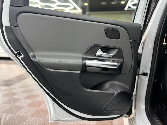 Ｂクラス Ｂ２００ｄ　ＡＭＧレザーエクスクルーシブパッケージ　）パノラミックスライディングルーフ　レザー　ナビパッケージ　レーダーセーフティパッケージ　アドバンスドパッケージ　ＨＵＤ　ドラレコ　純正ナビ　フルセグ　３６０°カメラ　パワーゲート　ＬＥＤ　ＥＴＣ（13枚目）