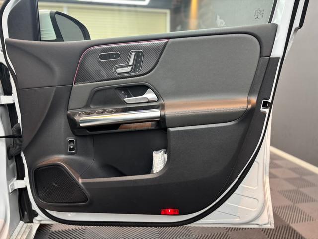 Ｂクラス Ｂ２００ｄ　ＡＭＧレザーエクスクルーシブパッケージ　）パノラミックスライディングルーフ　レザー　ナビパッケージ　レーダーセーフティパッケージ　アドバンスドパッケージ　ＨＵＤ　ドラレコ　純正ナビ　フルセグ　３６０°カメラ　パワーゲート　ＬＥＤ　ＥＴＣ（18枚目）