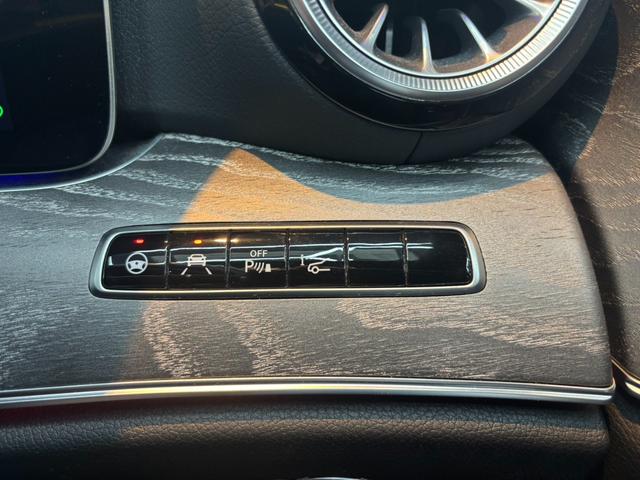 CLSクラス CLS220d スポーツ エクスクルーシブパッケージ パノラミックスライディングルーフ 黒レザーシート レーダーセーフティ 純正ナビ ブルメスター 360°カメラ ヘッドアップディスプレイ パワートランク ドラレコ ETC パフューム ベンチレーター(35枚目)