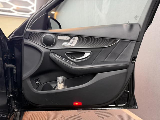 Cクラスステーションワゴン C220d ワゴンアバンギャルド AMGライン レーダーセーフティパッケージ 黒レザーシート 純正ナビ フルセグ バックモニター アンビエントライト LEDヘッドライト シートヒーター ETC パワーテールゲート ドライブレコーダー(21枚目)
