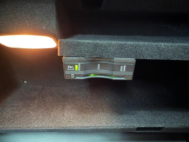 Cクラスステーションワゴン C220d ワゴンアバンギャルド AMGライン レーダーセーフティパッケージ 黒レザーシート 純正ナビ フルセグ バックモニター アンビエントライト LEDヘッドライト シートヒーター ETC パワーテールゲート ドライブレコーダー(45枚目)