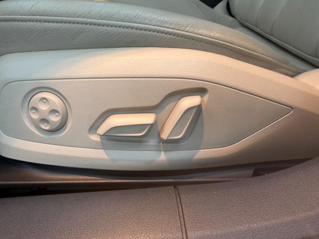 A4オールロードクワトロ ベースグレード ラグジュアリーパッケージ ACC パノラマサンルーフ レザーシート シートヒーター バックカメラ ETC2.0 パワーバックドア パワーシート ドラレコ フルセグTV 純正AW 純正ナビ(12枚目)