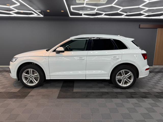 Ｑ５ ４５ＴＦＳＩクワトロ　スポーツ　Ｓラインパッケージ　アシスタンスパッケージ　アダプティブクルーズコントロール　サラウンドビュー　パークアシスト　バーチャルコックピット　パワーシート　前後シートヒーター　パワーバックドア　ドラレコ（10枚目）