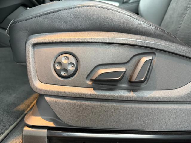 Ｑ５ ４５ＴＦＳＩクワトロ　スポーツ　Ｓラインパッケージ　アシスタンスパッケージ　アダプティブクルーズコントロール　サラウンドビュー　パークアシスト　バーチャルコックピット　パワーシート　前後シートヒーター　パワーバックドア　ドラレコ（13枚目）