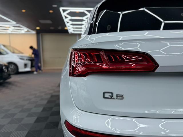 Ｑ５ ４５ＴＦＳＩクワトロ　スポーツ　Ｓラインパッケージ　アシスタンスパッケージ　アダプティブクルーズコントロール　サラウンドビュー　パークアシスト　バーチャルコックピット　パワーシート　前後シートヒーター　パワーバックドア　ドラレコ（49枚目）
