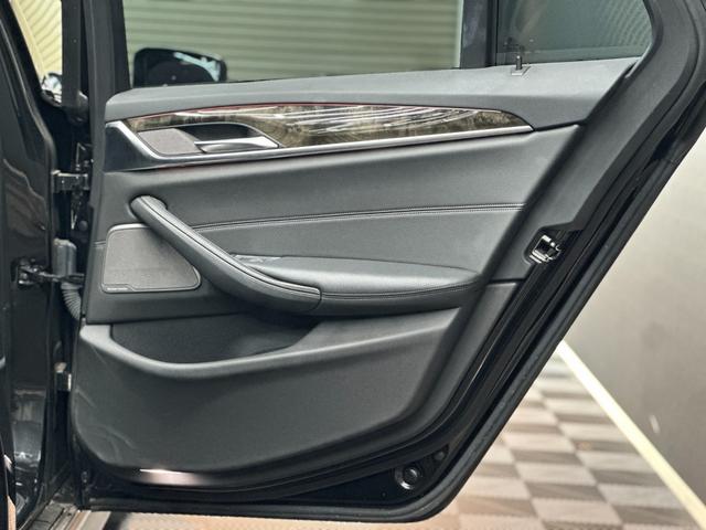 ５シリーズ ５２３ｄツーリング　Ｍスポーツ　イノベーションパッケージ　ハイラインパッケージ　アクティブクルーズコントロール　レザーシート　純正ナビ　フルセグＴＶ　トップビュー＋サイドビューモニター　パワーテールゲート　１９インチＡＷ　禁煙車（17枚目）