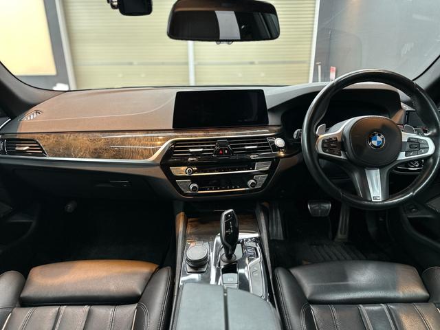 ５シリーズ ５２３ｄツーリング　Ｍスポーツ　イノベーションパッケージ　ハイラインパッケージ　アクティブクルーズコントロール　レザーシート　純正ナビ　フルセグＴＶ　トップビュー＋サイドビューモニター　パワーテールゲート　１９インチＡＷ　禁煙車（23枚目）