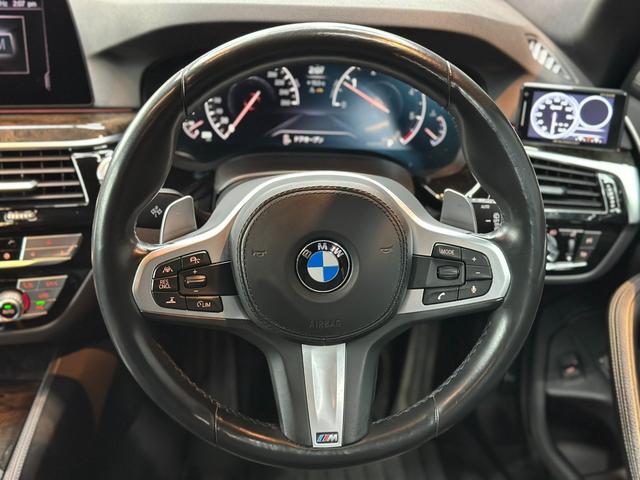 ５シリーズ ５２３ｄツーリング　Ｍスポーツ　イノベーションパッケージ　ハイラインパッケージ　アクティブクルーズコントロール　レザーシート　純正ナビ　フルセグＴＶ　トップビュー＋サイドビューモニター　パワーテールゲート　１９インチＡＷ　禁煙車（24枚目）