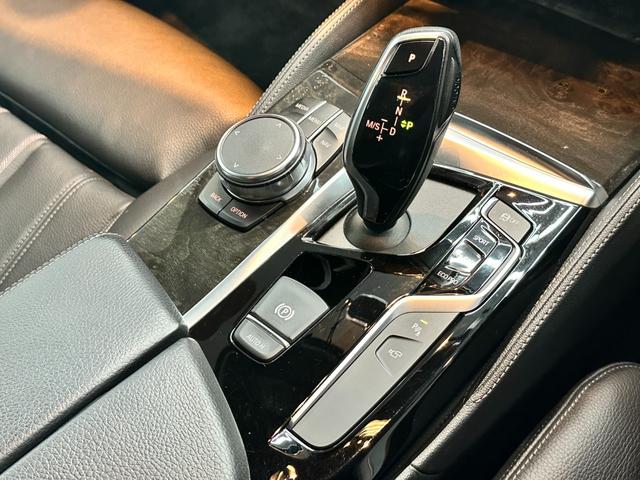 ５シリーズ ５２３ｄツーリング　Ｍスポーツ　イノベーションパッケージ　ハイラインパッケージ　アクティブクルーズコントロール　レザーシート　純正ナビ　フルセグＴＶ　トップビュー＋サイドビューモニター　パワーテールゲート　１９インチＡＷ　禁煙車（33枚目）