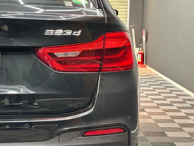 ５シリーズ ５２３ｄツーリング　Ｍスポーツ　イノベーションパッケージ　ハイラインパッケージ　アクティブクルーズコントロール　レザーシート　純正ナビ　フルセグＴＶ　トップビュー＋サイドビューモニター　パワーテールゲート　１９インチＡＷ　禁煙車（48枚目）