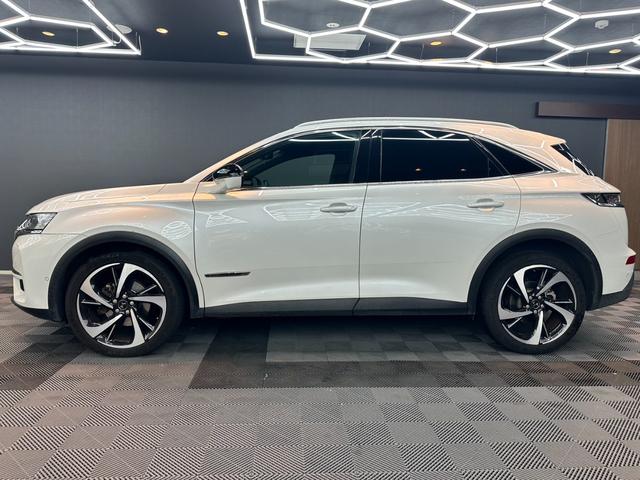 ＤＳ７クロスバック グランシック　ブルーＨＤｉ　アダプティブクルーズコントロール　レーンキープ　ＢＳＭ　純正ナビ　バックカメラ　リヴォリ内装黒レザー　Ｂ．Ｒ．Ｍ製アナログ時計　カープレイ　ＬＥＤ　純正２０ＡＷ　シートヒーター　パワーテールゲート（8枚目）