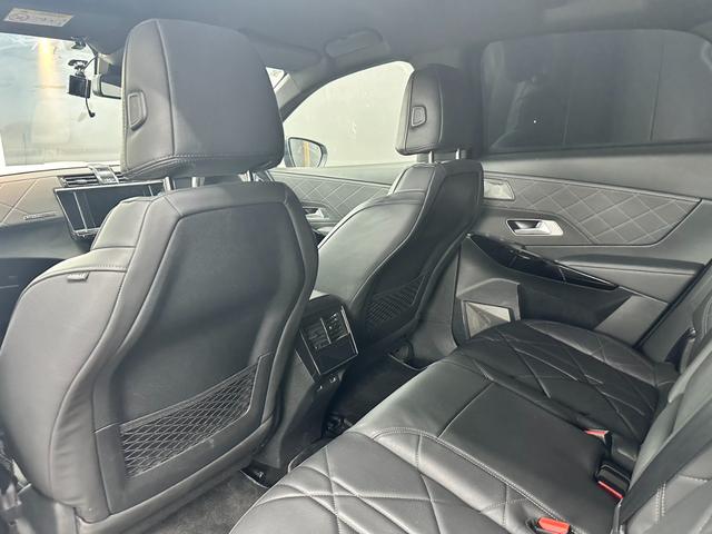 ＤＳ７クロスバック グランシック　ブルーＨＤｉ　アダプティブクルーズコントロール　レーンキープ　ＢＳＭ　純正ナビ　バックカメラ　リヴォリ内装黒レザー　Ｂ．Ｒ．Ｍ製アナログ時計　カープレイ　ＬＥＤ　純正２０ＡＷ　シートヒーター　パワーテールゲート（12枚目）