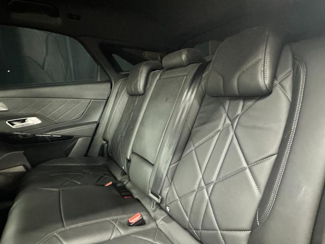 ＤＳ７クロスバック グランシック　ブルーＨＤｉ　アダプティブクルーズコントロール　レーンキープ　ＢＳＭ　純正ナビ　バックカメラ　リヴォリ内装黒レザー　Ｂ．Ｒ．Ｍ製アナログ時計　カープレイ　ＬＥＤ　純正２０ＡＷ　シートヒーター　パワーテールゲート（13枚目）