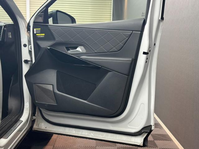 ＤＳ７クロスバック グランシック　ブルーＨＤｉ　アダプティブクルーズコントロール　レーンキープ　ＢＳＭ　純正ナビ　バックカメラ　リヴォリ内装黒レザー　Ｂ．Ｒ．Ｍ製アナログ時計　カープレイ　ＬＥＤ　純正２０ＡＷ　シートヒーター　パワーテールゲート（17枚目）