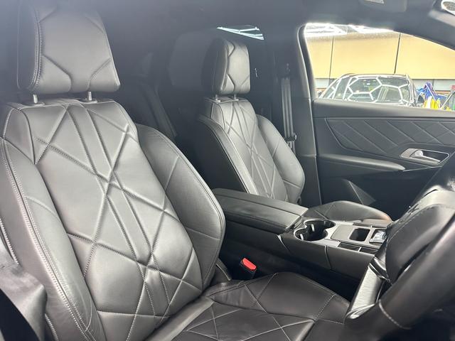 ＤＳ７クロスバック グランシック　ブルーＨＤｉ　アダプティブクルーズコントロール　レーンキープ　ＢＳＭ　純正ナビ　バックカメラ　リヴォリ内装黒レザー　Ｂ．Ｒ．Ｍ製アナログ時計　カープレイ　ＬＥＤ　純正２０ＡＷ　シートヒーター　パワーテールゲート（19枚目）