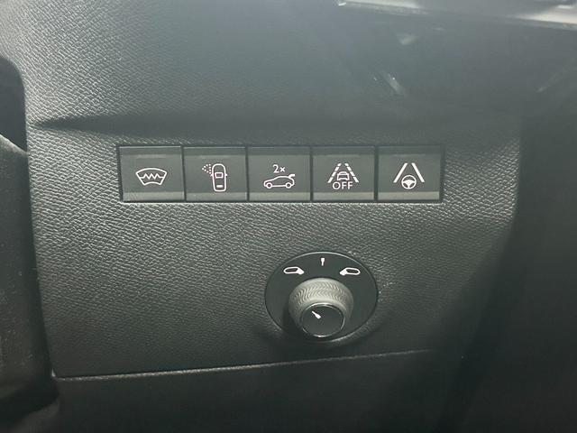 ＤＳ７クロスバック グランシック　ブルーＨＤｉ　アダプティブクルーズコントロール　レーンキープ　ＢＳＭ　純正ナビ　バックカメラ　リヴォリ内装黒レザー　Ｂ．Ｒ．Ｍ製アナログ時計　カープレイ　ＬＥＤ　純正２０ＡＷ　シートヒーター　パワーテールゲート（29枚目）