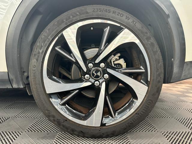 ＤＳ７クロスバック グランシック　ブルーＨＤｉ　アダプティブクルーズコントロール　レーンキープ　ＢＳＭ　純正ナビ　バックカメラ　リヴォリ内装黒レザー　Ｂ．Ｒ．Ｍ製アナログ時計　カープレイ　ＬＥＤ　純正２０ＡＷ　シートヒーター　パワーテールゲート（53枚目）