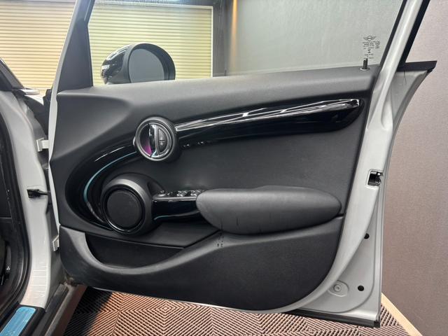 MINI クーパーSD アクティブクルーズコントロール 純正ナビ バックガイドモニター ETC ドライブレコーダー LEDヘッドライト コーナーセンサー 純正アルミ(21枚目)