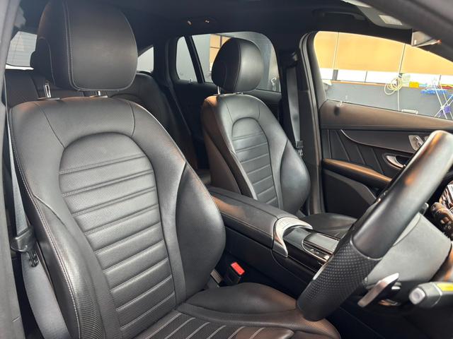 ＥＱＣ ＥＱＣ４００　４マチック　ＡＭＧライン　レザーエクスクルーシブＰＫＧ　パノラミックスライディングルーフ　レーダーセーフティ　純正ナビ　ＨＵＤ　３６０°カメラ　ＥＴＣ　ＬＥＤ　パフュームアトマイザー　ブルメスター　ベンチレーター　パワーゲート（26枚目）