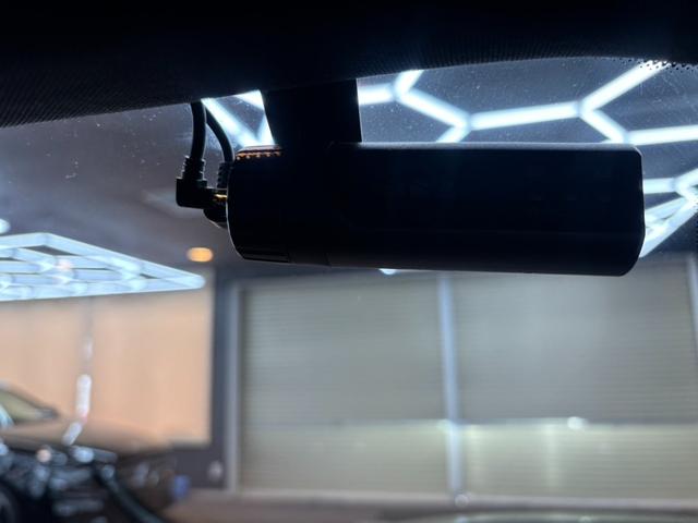 ＥＱＣ ＥＱＣ４００　４マチック　ＡＭＧライン　レザーエクスクルーシブＰＫＧ　パノラミックスライディングルーフ　レーダーセーフティ　純正ナビ　ＨＵＤ　３６０°カメラ　ＥＴＣ　ＬＥＤ　パフュームアトマイザー　ブルメスター　ベンチレーター　パワーゲート（46枚目）