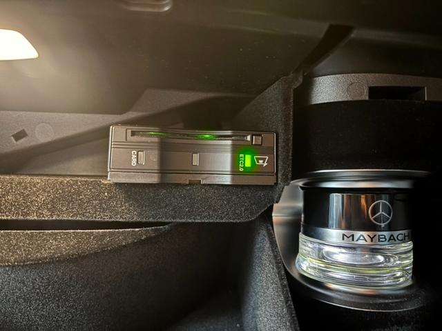 ＥＱＣ ＥＱＣ４００　４マチック　ＡＭＧライン　レザーエクスクルーシブＰＫＧ　パノラミックスライディングルーフ　レーダーセーフティ　純正ナビ　ＨＵＤ　３６０°カメラ　ＥＴＣ　ＬＥＤ　パフュームアトマイザー　ブルメスター　ベンチレーター　パワーゲート（49枚目）