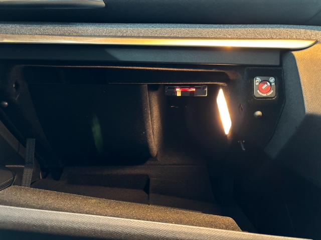 ３００８ 　アダプティブクルーズコントロール　ディスプレイオーディオ　サイドカメラ　バックガイドモニター　ＥＴＣ　パワーテールゲート　シートヒーター（42枚目）