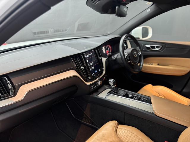 展示場には１００台の展示車がございます！なかにはネットには掲載されてない、掲載前などのお買い得車なども多数ございます。まずはお店にご来店頂きましてお店やスタッフなどの雰囲気もご覧ください！