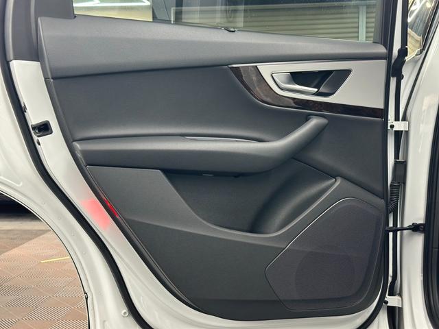 展示場には１００台の展示車がございます！なかにはネットには掲載されてない、掲載前などのお買い得車なども多数ございます。まずはお店にご来店頂きましてお店やスタッフなどの雰囲気もご覧ください！