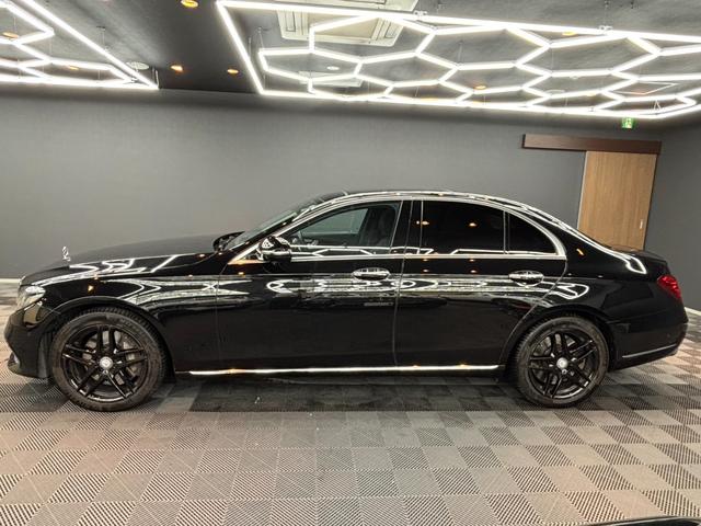 Eクラス E400 4マチック エクスクルーシブ パノラミックスライディングルーフ 黒革シート アクティブクルーズコントロール 純正ナビ フルセグTV ブルメスター パワーテールゲート 前後ドラレコ 360°ビューカメラ アンビエントライト(10枚目)