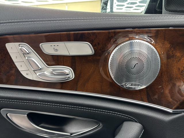 Eクラス E400 4マチック エクスクルーシブ パノラミックスライディングルーフ 黒革シート アクティブクルーズコントロール 純正ナビ フルセグTV ブルメスター パワーテールゲート 前後ドラレコ 360°ビューカメラ アンビエントライト(12枚目)