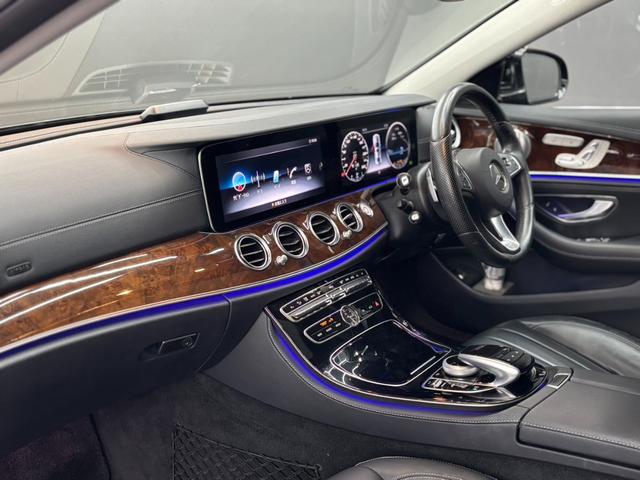 Eクラス E400 4マチック エクスクルーシブ パノラミックスライディングルーフ 黒革シート アクティブクルーズコントロール 純正ナビ フルセグTV ブルメスター パワーテールゲート 前後ドラレコ 360°ビューカメラ アンビエントライト(13枚目)
