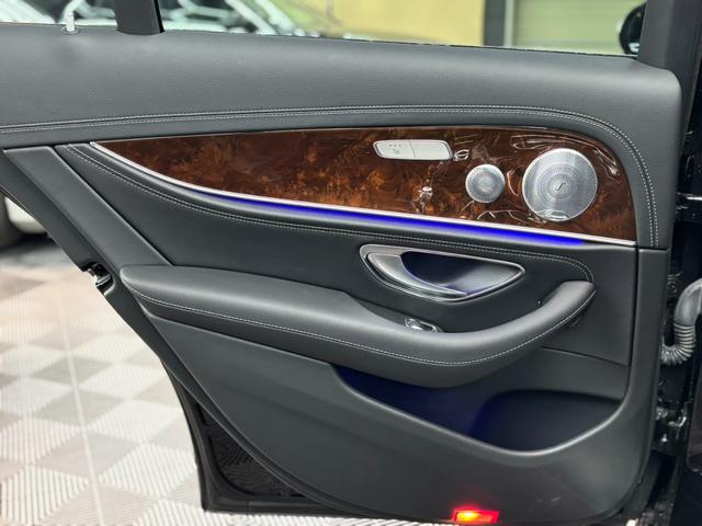 Eクラス E400 4マチック エクスクルーシブ パノラミックスライディングルーフ 黒革シート アクティブクルーズコントロール 純正ナビ フルセグTV ブルメスター パワーテールゲート 前後ドラレコ 360°ビューカメラ アンビエントライト(15枚目)