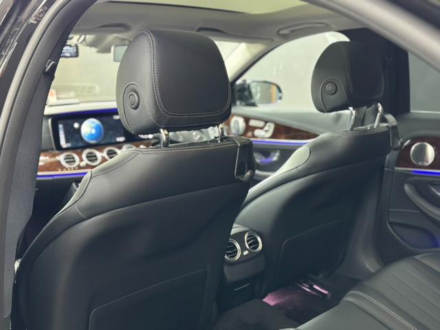 Eクラス E400 4マチック エクスクルーシブ パノラミックスライディングルーフ 黒革シート アクティブクルーズコントロール 純正ナビ フルセグTV ブルメスター パワーテールゲート 前後ドラレコ 360°ビューカメラ アンビエントライト(17枚目)