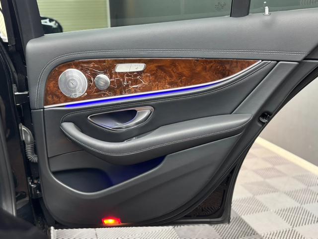Eクラス E400 4マチック エクスクルーシブ パノラミックスライディングルーフ 黒革シート アクティブクルーズコントロール 純正ナビ フルセグTV ブルメスター パワーテールゲート 前後ドラレコ 360°ビューカメラ アンビエントライト(19枚目)