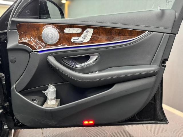 Eクラス E400 4マチック エクスクルーシブ パノラミックスライディングルーフ 黒革シート アクティブクルーズコントロール 純正ナビ フルセグTV ブルメスター パワーテールゲート 前後ドラレコ 360°ビューカメラ アンビエントライト(23枚目)