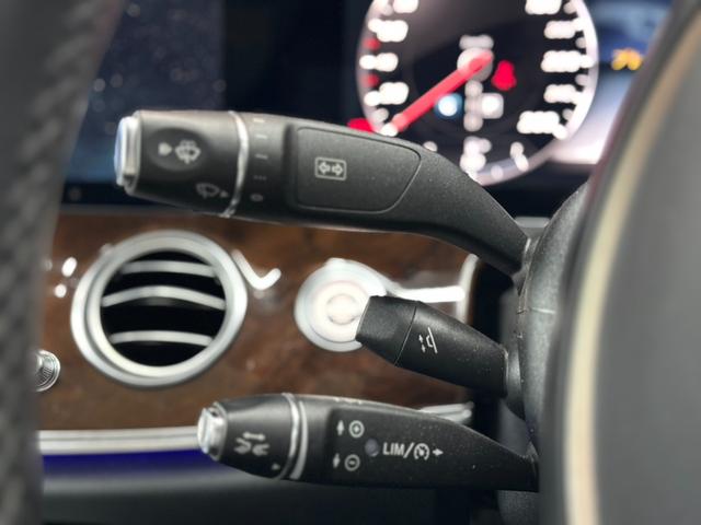 Eクラス E400 4マチック エクスクルーシブ パノラミックスライディングルーフ 黒革シート アクティブクルーズコントロール 純正ナビ フルセグTV ブルメスター パワーテールゲート 前後ドラレコ 360°ビューカメラ アンビエントライト(31枚目)
