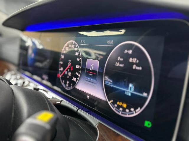 Eクラス E400 4マチック エクスクルーシブ パノラミックスライディングルーフ 黒革シート アクティブクルーズコントロール 純正ナビ フルセグTV ブルメスター パワーテールゲート 前後ドラレコ 360°ビューカメラ アンビエントライト(34枚目)