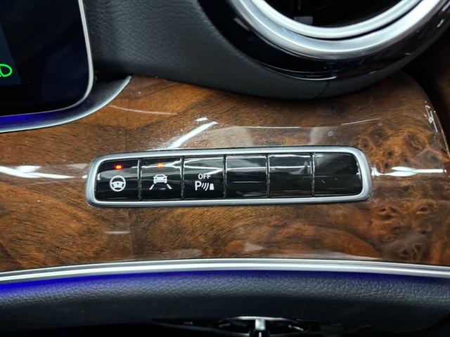 Eクラス E400 4マチック エクスクルーシブ パノラミックスライディングルーフ 黒革シート アクティブクルーズコントロール 純正ナビ フルセグTV ブルメスター パワーテールゲート 前後ドラレコ 360°ビューカメラ アンビエントライト(35枚目)