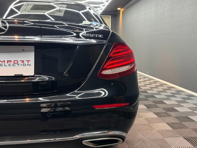 Eクラス E400 4マチック エクスクルーシブ パノラミックスライディングルーフ 黒革シート アクティブクルーズコントロール 純正ナビ フルセグTV ブルメスター パワーテールゲート 前後ドラレコ 360°ビューカメラ アンビエントライト(54枚目)